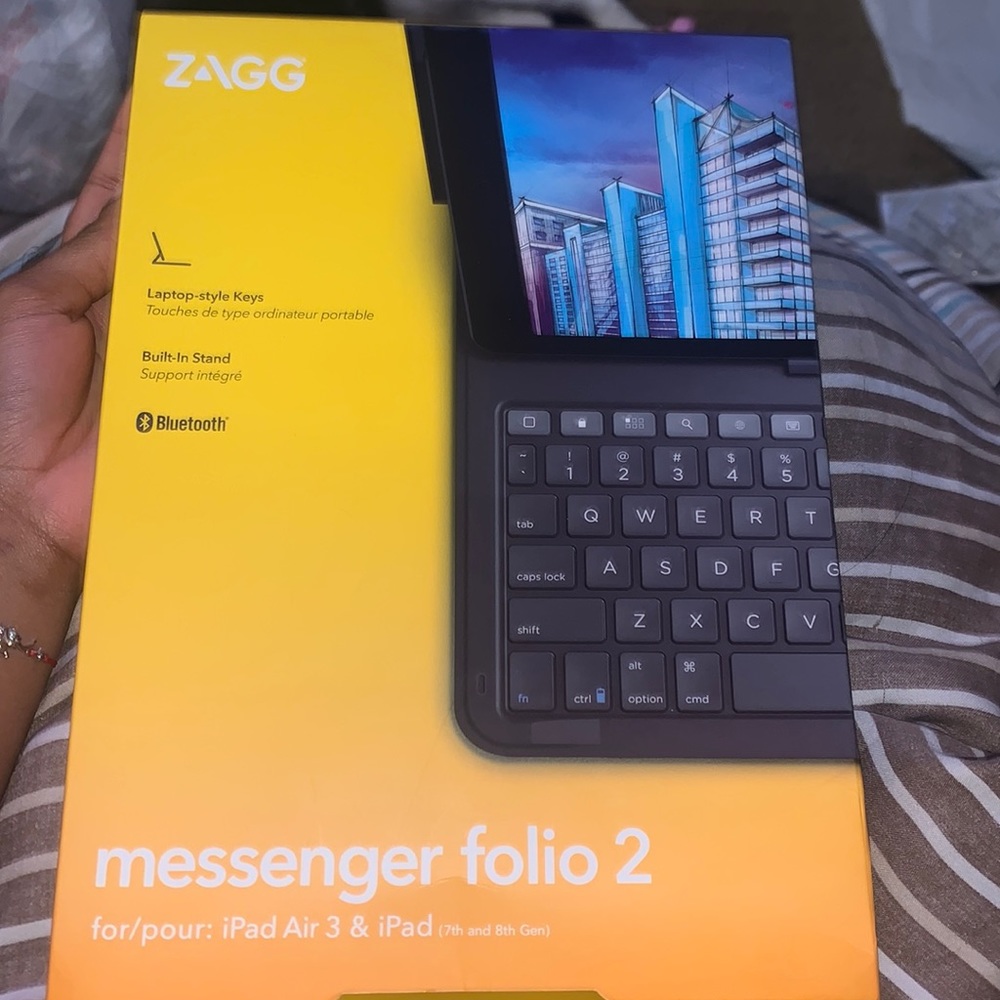 Ipad case with keyboard